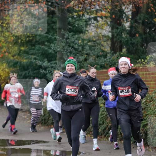 07.12.2025 - St. Pauli X-Mass-Run No. 15 Michael Burmester http://msf.ph/oto/9413179 07.12.2025 10:03:10 Laufen 1975, 4145, 4549, 7 meine-sportfotos.de