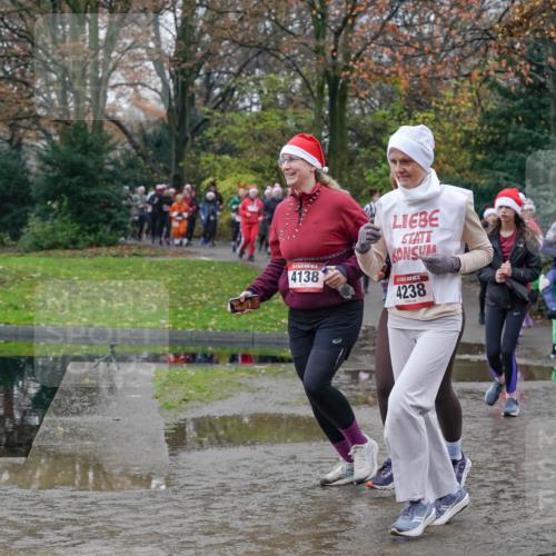 07.12.2025 - St. Pauli X-Mass-Run No. 15 Michael Burmester http://msf.ph/oto/9413183 07.12.2025 11:45:21 Laufen 15, 4138, 4238 meine-sportfotos.de