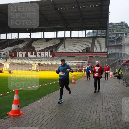 07.12.2025 - St. Pauli X-Mass-Run No. 15 Fabian Wolf http://msf.ph/oto/9413184 07.12.2025 11:19:11 Ziel 295, 302, 1617, 2597, 2788, 3205 meine-sportfotos.de