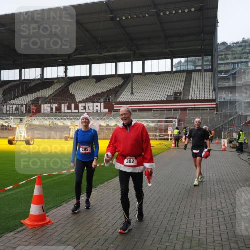 07.12.2025 - St. Pauli X-Mass-Run No. 15 Fabian Wolf http://msf.ph/oto/9413259 07.12.2025 11:19:24 Ziel 295, 302, 797, 2062, 2597, 2788, 3205 meine-sportfotos.de