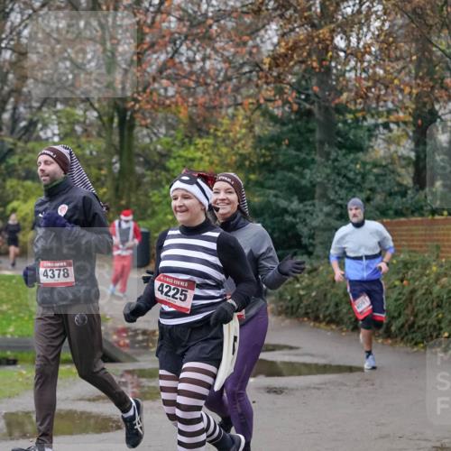 07.12.2025 - St. Pauli X-Mass-Run No. 15 Michael Burmester http://msf.ph/oto/9413266 07.12.2025 10:03:18 Laufen 4378, 15, 4225, 1091 meine-sportfotos.de