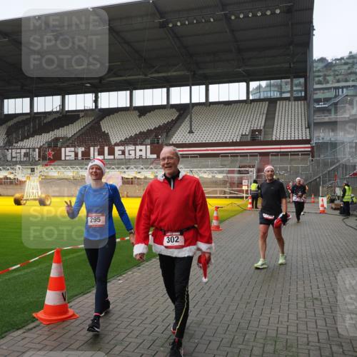 07.12.2025 - St. Pauli X-Mass-Run No. 15 Fabian Wolf http://msf.ph/oto/9413268 07.12.2025 11:19:25 Ziel 295, 302, 797, 1563, 2062, 2597, 2788, 3205 meine-sportfotos.de