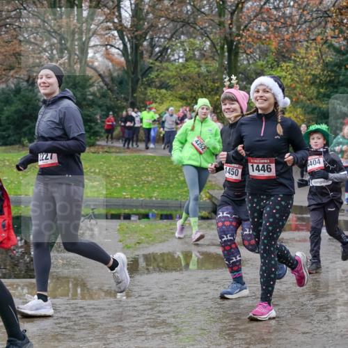 07.12.2025 - St. Pauli X-Mass-Run No. 15 Michael Burmester http://msf.ph/oto/9413286 07.12.2025 11:45:30 Laufen 2227, 4252, 1450, 15, 1446, 404, 4403 meine-sportfotos.de