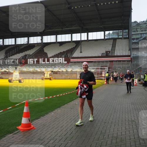 07.12.2025 - St. Pauli X-Mass-Run No. 15 Fabian Wolf http://msf.ph/oto/9413297 07.12.2025 11:19:27 Ziel 295, 302, 367, 373, 797, 1563, 2062, 2788, 3205 meine-sportfotos.de