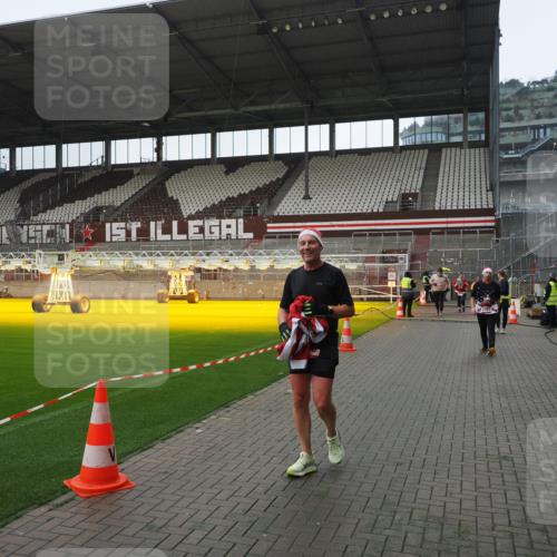 07.12.2025 - St. Pauli X-Mass-Run No. 15 Fabian Wolf http://msf.ph/oto/9413300 07.12.2025 11:19:27 Ziel 295, 302, 367, 373, 797, 1563, 2062, 2788, 3205 meine-sportfotos.de