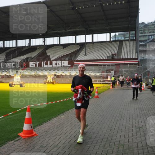 07.12.2025 - St. Pauli X-Mass-Run No. 15 Fabian Wolf http://msf.ph/oto/9413306 07.12.2025 11:19:28 Ziel 295, 302, 367, 373, 797, 1563, 2062, 2788, 3205 meine-sportfotos.de