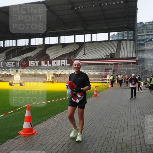 07.12.2025 - St. Pauli X-Mass-Run No. 15 Fabian Wolf http://msf.ph/oto/9413308 07.12.2025 11:19:28 Ziel 295, 302, 367, 373, 797, 1563, 2062, 2788, 3205 meine-sportfotos.de