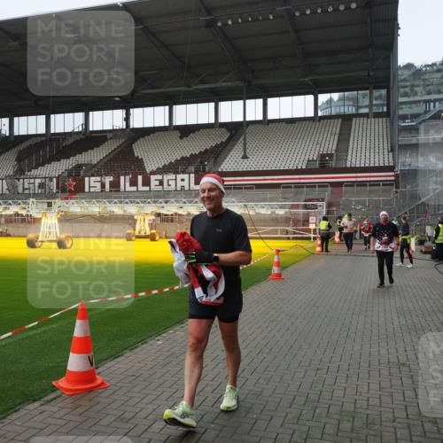 07.12.2025 - St. Pauli X-Mass-Run No. 15 Fabian Wolf http://msf.ph/oto/9413311 07.12.2025 11:19:28 Ziel 295, 302, 367, 373, 797, 1563, 2062, 2788, 3205 meine-sportfotos.de