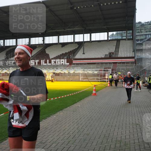 07.12.2025 - St. Pauli X-Mass-Run No. 15 Fabian Wolf http://msf.ph/oto/9413332 07.12.2025 11:19:29 Ziel 367, 373, 797, 1563, 2062, 2788, 3205 meine-sportfotos.de