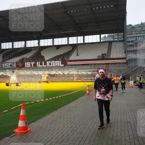 07.12.2025 - St. Pauli X-Mass-Run No. 15 Fabian Wolf http://msf.ph/oto/9413338 07.12.2025 11:19:33 Ziel 367, 373, 797, 1336, 1343, 1563, 2062 meine-sportfotos.de