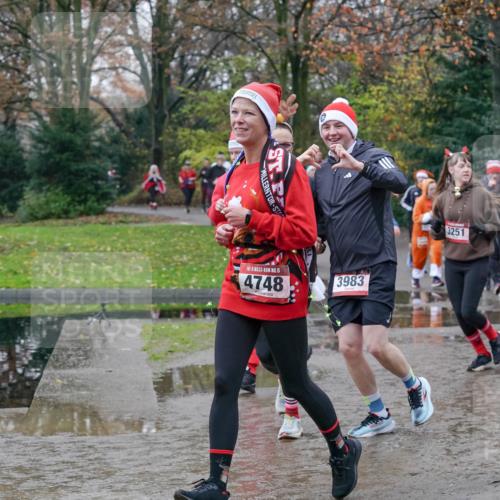 07.12.2025 - St. Pauli X-Mass-Run No. 15 Michael Burmester http://msf.ph/oto/9413340 07.12.2025 11:45:35 Laufen 15, 4748, 3983, 3251, 3262 meine-sportfotos.de