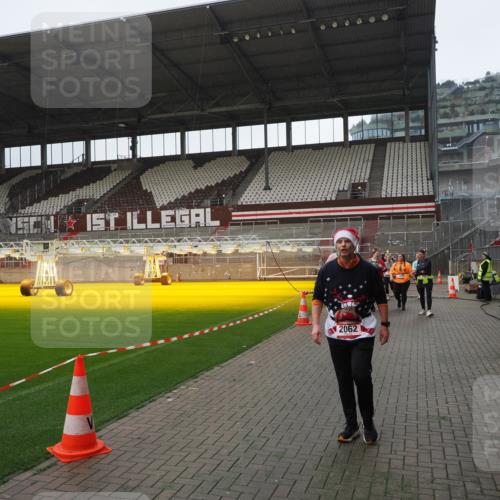 07.12.2025 - St. Pauli X-Mass-Run No. 15 Fabian Wolf http://msf.ph/oto/9413341 07.12.2025 11:19:33 Ziel 367, 373, 797, 1336, 1343, 1563, 2062 meine-sportfotos.de