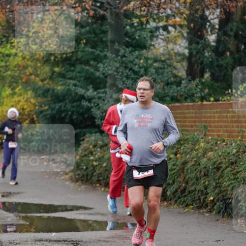 07.12.2025 - St. Pauli X-Mass-Run No. 15 Michael Burmester http://msf.ph/oto/9413342 07.12.2025 10:03:24 Laufen  meine-sportfotos.de