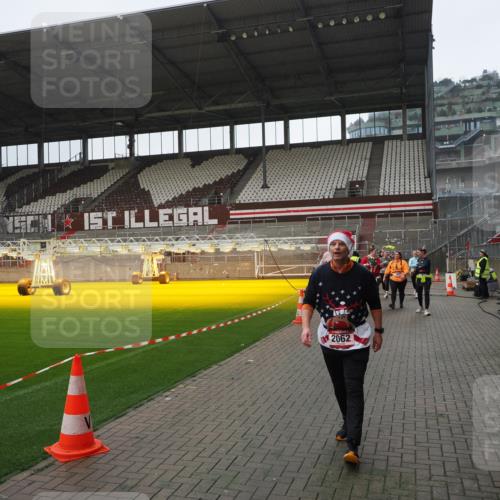 07.12.2025 - St. Pauli X-Mass-Run No. 15 Fabian Wolf http://msf.ph/oto/9413344 07.12.2025 11:19:34 Ziel 367, 373, 797, 1336, 1343, 1563, 2062 meine-sportfotos.de