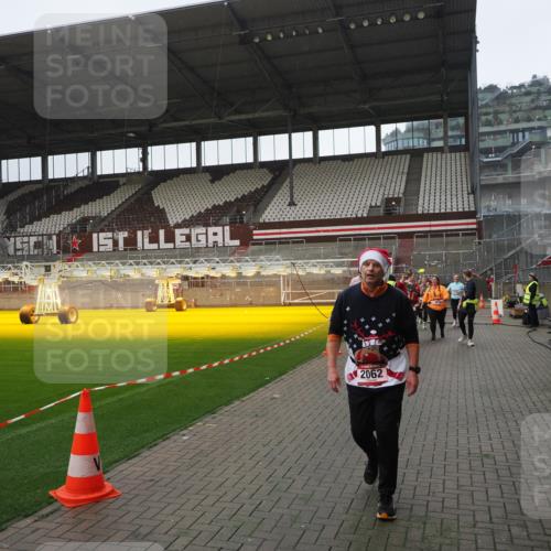 07.12.2025 - St. Pauli X-Mass-Run No. 15 Fabian Wolf http://msf.ph/oto/9413347 07.12.2025 11:19:34 Ziel 367, 373, 797, 1336, 1343, 1563, 2062 meine-sportfotos.de