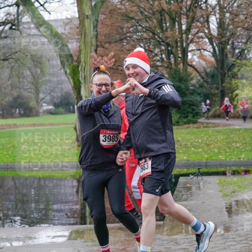 07.12.2025 - St. Pauli X-Mass-Run No. 15 Michael Burmester http://msf.ph/oto/9413358 07.12.2025 11:45:36 Laufen 48, 5, 3985, 983, 3251 meine-sportfotos.de