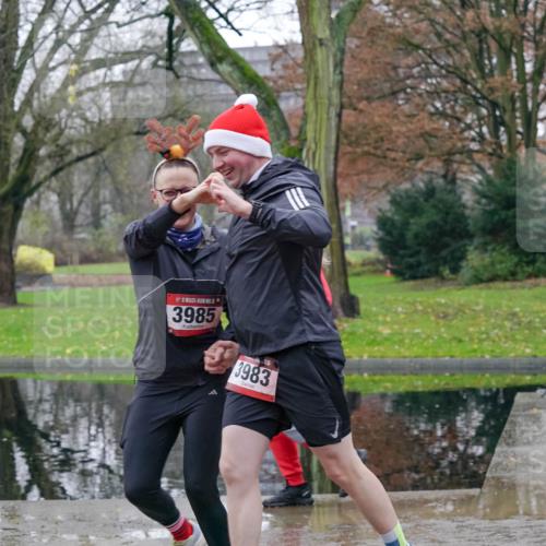 07.12.2025 - St. Pauli X-Mass-Run No. 15 Michael Burmester http://msf.ph/oto/9413367 07.12.2025 11:45:36 Laufen 3985, 3983, 3251 meine-sportfotos.de