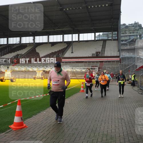 07.12.2025 - St. Pauli X-Mass-Run No. 15 Fabian Wolf http://msf.ph/oto/9413371 07.12.2025 11:19:37 Ziel 367, 373, 797, 1336, 1343, 1563, 2062 meine-sportfotos.de