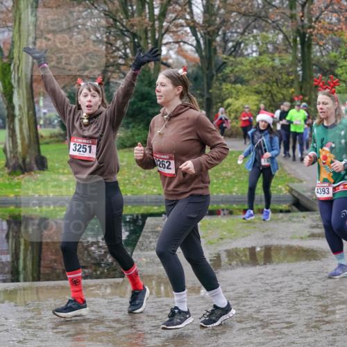 07.12.2025 - St. Pauli X-Mass-Run No. 15 Michael Burmester http://msf.ph/oto/9413373 07.12.2025 11:45:37 Laufen 3251, 5, 262, 4393, 4395 meine-sportfotos.de
