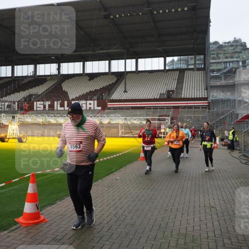07.12.2025 - St. Pauli X-Mass-Run No. 15 Fabian Wolf http://msf.ph/oto/9413378 07.12.2025 11:19:38 Ziel 367, 373, 797, 1336, 1343, 1563, 2062 meine-sportfotos.de