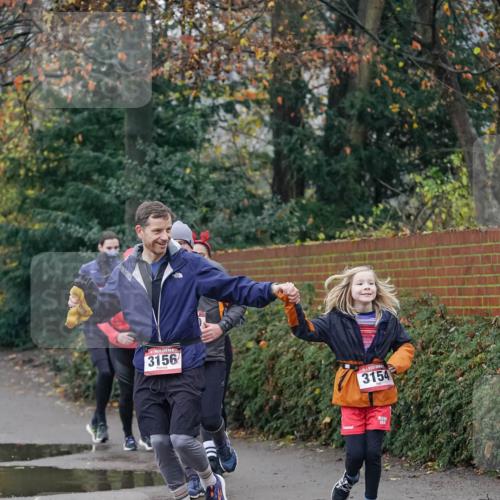 07.12.2025 - St. Pauli X-Mass-Run No. 15 Michael Burmester http://msf.ph/oto/9413438 07.12.2025 10:03:35 Laufen 3156, 3154, 100 meine-sportfotos.de