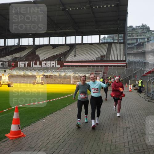 07.12.2025 - St. Pauli X-Mass-Run No. 15 Fabian Wolf http://msf.ph/oto/9413439 07.12.2025 11:19:44 Ziel 367, 373, 1336, 1343, 1563, 2217, 3160, 3822, 3823 meine-sportfotos.de