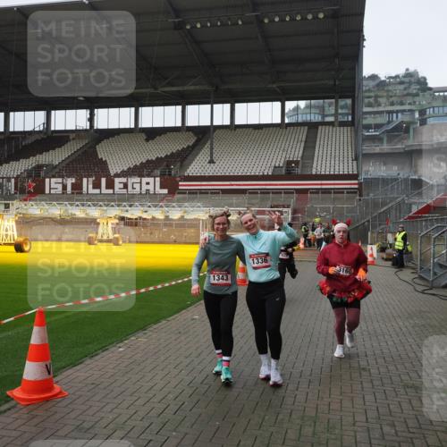07.12.2025 - St. Pauli X-Mass-Run No. 15 Fabian Wolf http://msf.ph/oto/9413445 07.12.2025 11:19:45 Ziel 367, 373, 1336, 1343, 1563, 2217, 2581, 3075, 3160, 3822, 3823 meine-sportfotos.de