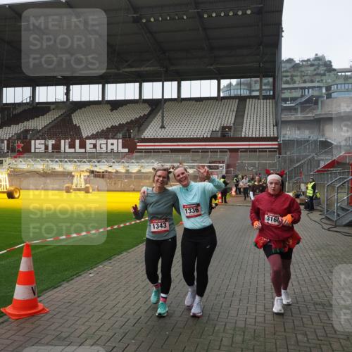 07.12.2025 - St. Pauli X-Mass-Run No. 15 Fabian Wolf http://msf.ph/oto/9413451 07.12.2025 11:19:45 Ziel 367, 373, 1336, 1343, 1563, 2217, 2581, 3075, 3160, 3822, 3823 meine-sportfotos.de