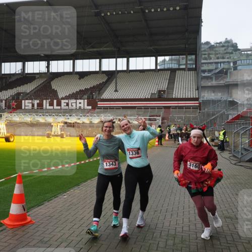 07.12.2025 - St. Pauli X-Mass-Run No. 15 Fabian Wolf http://msf.ph/oto/9413454 07.12.2025 11:19:45 Ziel 367, 373, 1336, 1343, 1563, 2217, 2581, 3075, 3160, 3822, 3823 meine-sportfotos.de