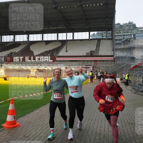07.12.2025 - St. Pauli X-Mass-Run No. 15 Fabian Wolf http://msf.ph/oto/9413458 07.12.2025 11:19:46 Ziel 367, 373, 1336, 1343, 2217, 2581, 3075, 3160, 3822, 3823 meine-sportfotos.de