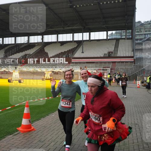 07.12.2025 - St. Pauli X-Mass-Run No. 15 Fabian Wolf http://msf.ph/oto/9413464 07.12.2025 11:19:46 Ziel 367, 373, 1336, 1343, 2217, 2581, 3075, 3160, 3822, 3823 meine-sportfotos.de