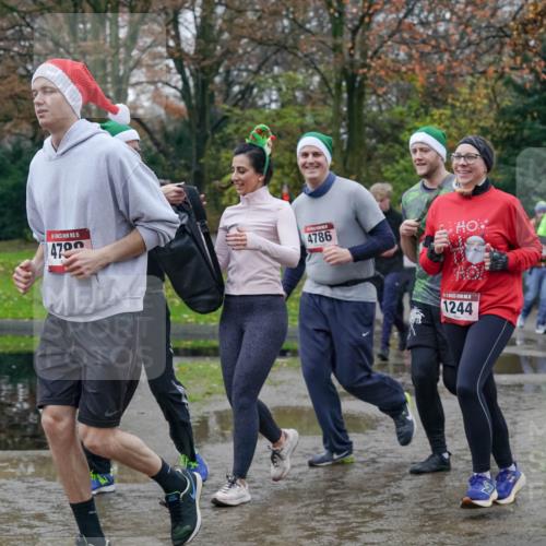 07.12.2025 - St. Pauli X-Mass-Run No. 15 Michael Burmester http://msf.ph/oto/9413472 07.12.2025 11:45:44 Laufen 15, 4799, 4786, 1244 meine-sportfotos.de