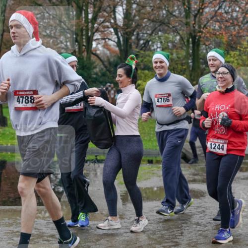 07.12.2025 - St. Pauli X-Mass-Run No. 15 Michael Burmester http://msf.ph/oto/9413478 07.12.2025 11:45:44 Laufen 15, 4788, 4786, 1244 meine-sportfotos.de