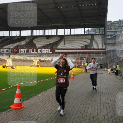 07.12.2025 - St. Pauli X-Mass-Run No. 15 Fabian Wolf http://msf.ph/oto/9413493 07.12.2025 11:19:50 Ziel 1336, 1343, 2217, 2581, 2771, 3075, 3160, 3822, 3823 meine-sportfotos.de