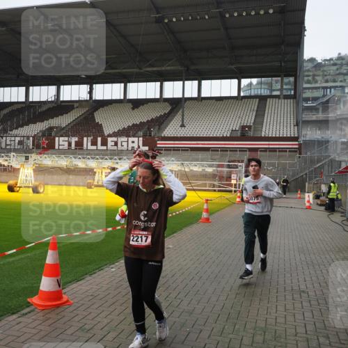 07.12.2025 - St. Pauli X-Mass-Run No. 15 Fabian Wolf http://msf.ph/oto/9413499 07.12.2025 11:19:51 Ziel 1336, 1343, 2217, 2581, 2771, 3075, 3160, 3822, 3823 meine-sportfotos.de
