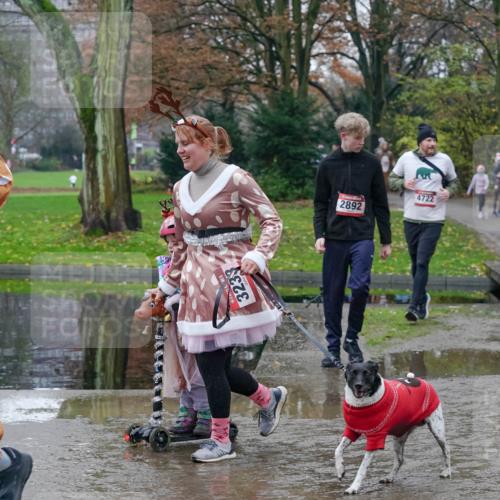07.12.2025 - St. Pauli X-Mass-Run No. 15 Michael Burmester http://msf.ph/oto/9413515 07.12.2025 11:45:48 Laufen 3233, 2892, 4722, 3758 meine-sportfotos.de