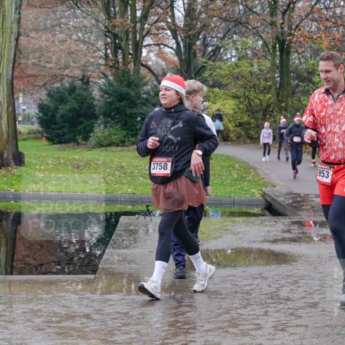 07.12.2025 - St. Pauli X-Mass-Run No. 15 Michael Burmester http://msf.ph/oto/9413521 07.12.2025 11:45:49 Laufen 3758, 953, 2889 meine-sportfotos.de