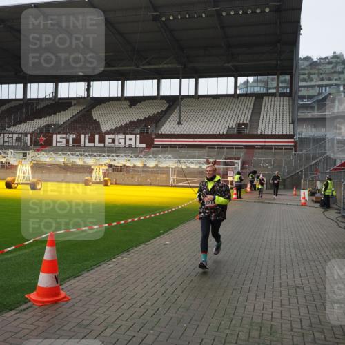 07.12.2025 - St. Pauli X-Mass-Run No. 15 Fabian Wolf http://msf.ph/oto/9413522 07.12.2025 11:19:53 Ziel 2217, 2581, 2771, 3075, 3160, 3170, 3324, 3822, 3823 meine-sportfotos.de