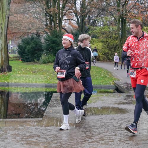 07.12.2025 - St. Pauli X-Mass-Run No. 15 Michael Burmester http://msf.ph/oto/9413524 07.12.2025 11:45:49 Laufen 92, 953, 3758, 3712, 288 meine-sportfotos.de