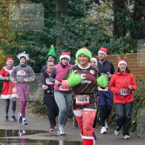 07.12.2025 - St. Pauli X-Mass-Run No. 15 Michael Burmester http://msf.ph/oto/9413529 07.12.2025 10:03:43 Laufen 13, 1396, 399, 4546, 1669, 3805 meine-sportfotos.de
