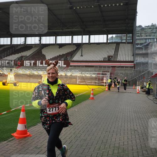 07.12.2025 - St. Pauli X-Mass-Run No. 15 Fabian Wolf http://msf.ph/oto/9413537 07.12.2025 11:19:54 Ziel 2217, 2581, 2771, 3075, 3160, 3170, 3324, 3822, 3823 meine-sportfotos.de