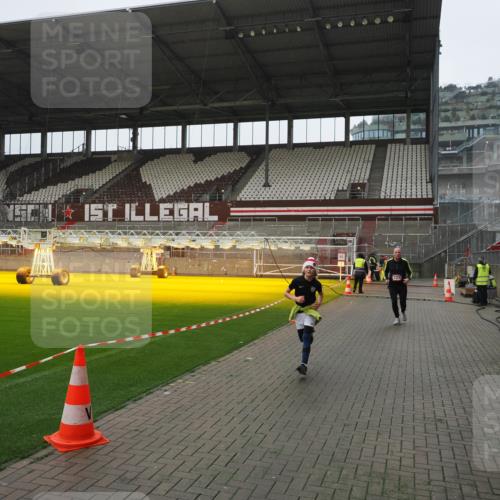 07.12.2025 - St. Pauli X-Mass-Run No. 15 Fabian Wolf http://msf.ph/oto/9413540 07.12.2025 11:19:57 Ziel 2217, 2581, 2771, 3075, 3160, 3170, 3324, 3822, 3823 meine-sportfotos.de