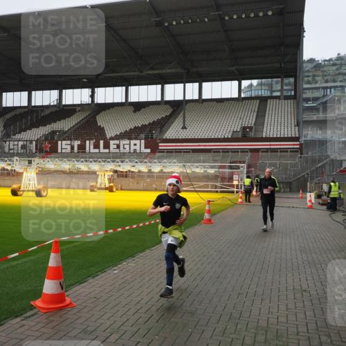 07.12.2025 - St. Pauli X-Mass-Run No. 15 Fabian Wolf http://msf.ph/oto/9413549 07.12.2025 11:19:58 Ziel 2217, 2581, 2771, 3075, 3160, 3170, 3324, 3822, 3823 meine-sportfotos.de