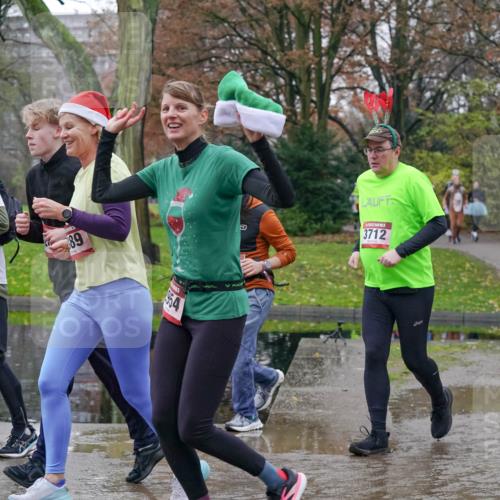 07.12.2025 - St. Pauli X-Mass-Run No. 15 Michael Burmester http://msf.ph/oto/9413554 07.12.2025 11:45:51 Laufen 722, 89, 954, 3712, 15, 3372 meine-sportfotos.de