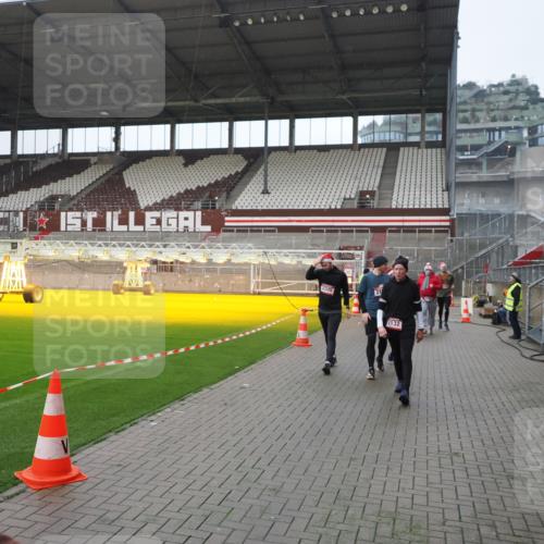 07.12.2025 - St. Pauli X-Mass-Run No. 15 Fabian Wolf http://msf.ph/oto/9413638 07.12.2025 11:20:32 Ziel 1020, 1135, 1614, 2132, 2134, 2242, 2305, 3129, 3157, 3309, 4637 meine-sportfotos.de