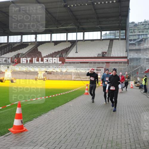 07.12.2025 - St. Pauli X-Mass-Run No. 15 Fabian Wolf http://msf.ph/oto/9413642 07.12.2025 11:20:32 Ziel 1020, 1135, 1614, 2132, 2134, 2242, 2305, 3129, 3157, 3309, 4637 meine-sportfotos.de