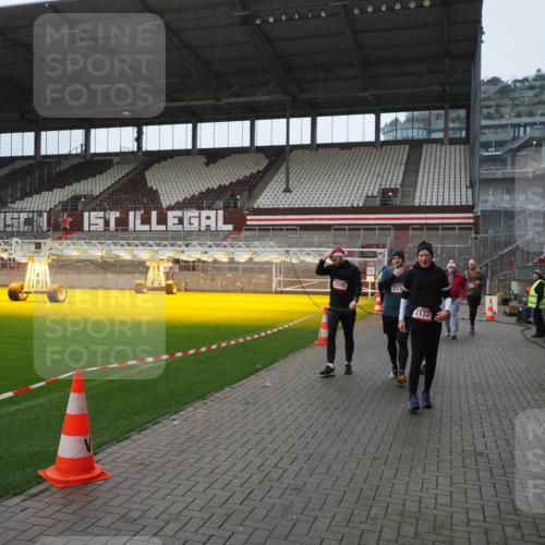 07.12.2025 - St. Pauli X-Mass-Run No. 15 Fabian Wolf http://msf.ph/oto/9413645 07.12.2025 11:20:32 Ziel 1020, 1135, 1614, 2132, 2134, 2242, 2305, 3129, 3157, 3309, 4637 meine-sportfotos.de