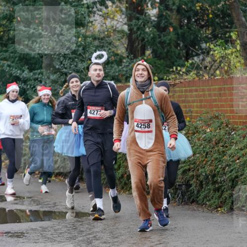 07.12.2025 - St. Pauli X-Mass-Run No. 15 Michael Burmester http://msf.ph/oto/9413647 07.12.2025 11:46:04 Laufen 395, 1202, 267, 06, 4272, 15, 4258 meine-sportfotos.de