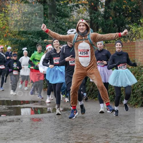 07.12.2025 - St. Pauli X-Mass-Run No. 15 Michael Burmester http://msf.ph/oto/9413662 07.12.2025 11:46:05 Laufen 3348, 807, 3955, 429, 42, 15, 4258, 4265, 4272 meine-sportfotos.de