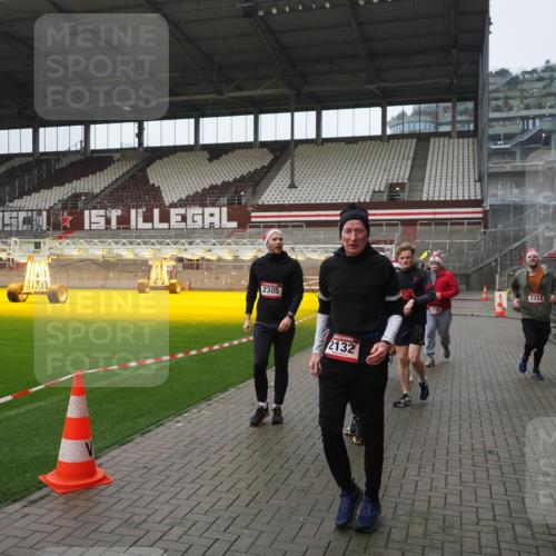 07.12.2025 - St. Pauli X-Mass-Run No. 15 Fabian Wolf http://msf.ph/oto/9413671 07.12.2025 11:20:34 Ziel 1020, 1135, 1614, 2132, 2134, 2242, 2305, 3129, 3157, 3309, 4637 meine-sportfotos.de